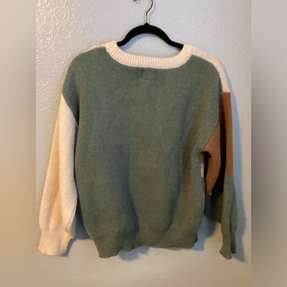 Universal Threads Sweater - Picture 3 of 6